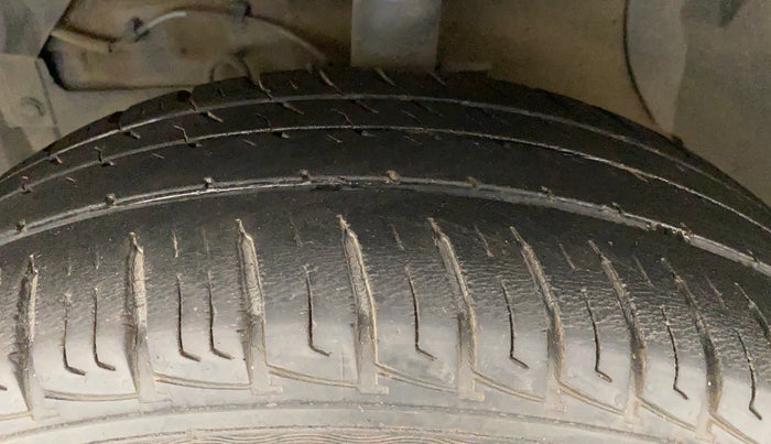 2017 Maruti Vitara Brezza LDI (O), Diesel, Manual, 48,826 km, Left Front Tyre Tread
