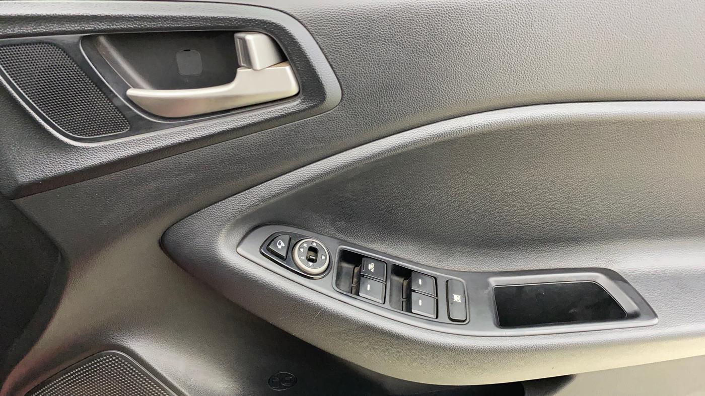 2018 Hyundai i20 Active 1.2 S, Petrol, Manual, 42,328 km, Driver Side Door Panels Control