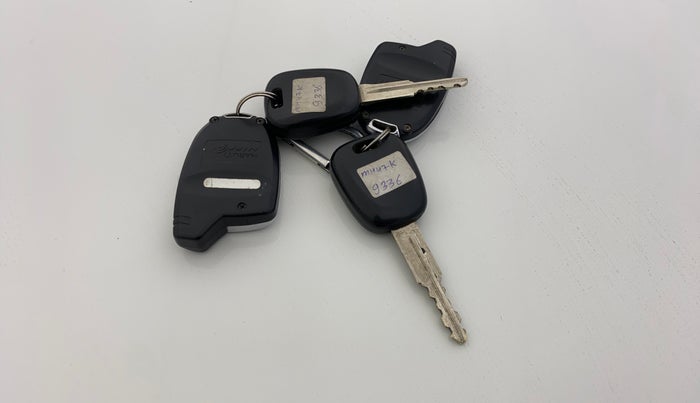 2016 Maruti Alto K10 VXI, CNG, Manual, 27,630 km, Key Close Up