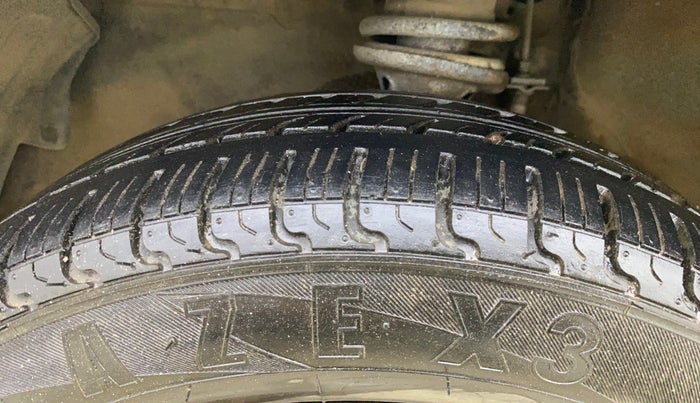 2016 Maruti Alto K10 VXI, CNG, Manual, 27,630 km, Left Front Tyre Tread