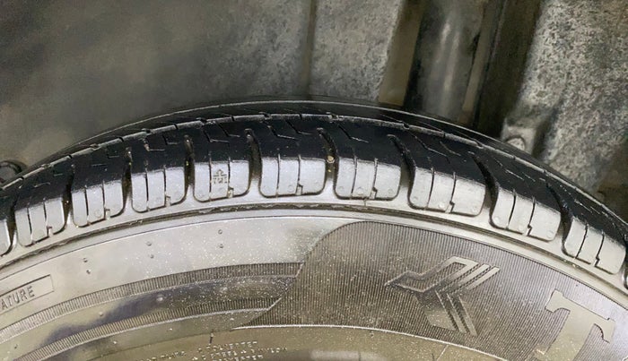 2014 Maruti Swift VXI, Petrol, Manual, 95,878 km, Left Rear Tyre Tread