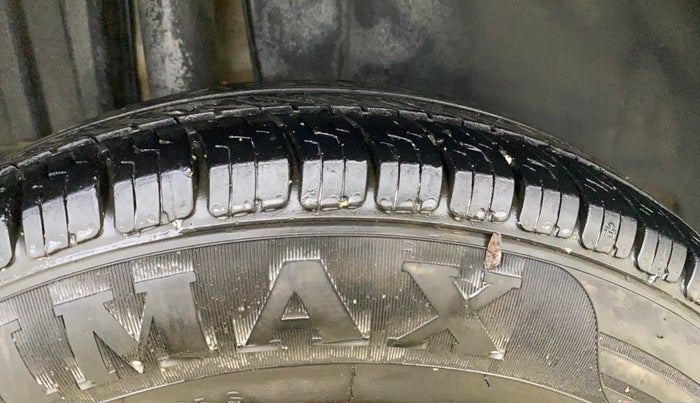 2014 Maruti Swift VXI, Petrol, Manual, 95,878 km, Right Rear Tyre Tread