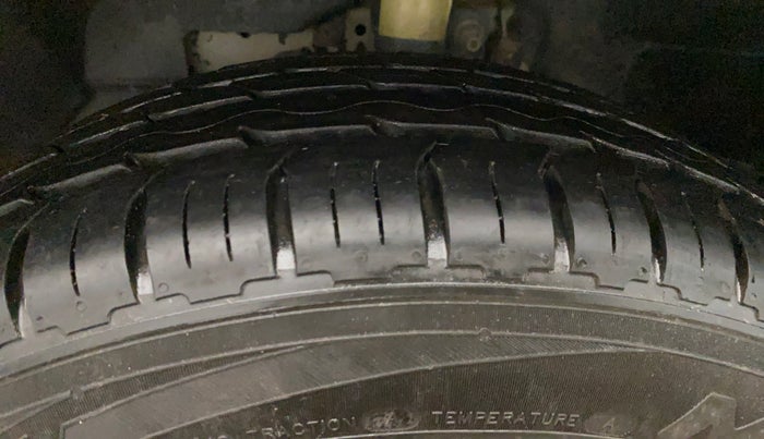 2020 Ford Ecosport AMBIENTE 1.5L DIESEL, Diesel, Manual, 1,38,291 km, Left Front Tyre Tread