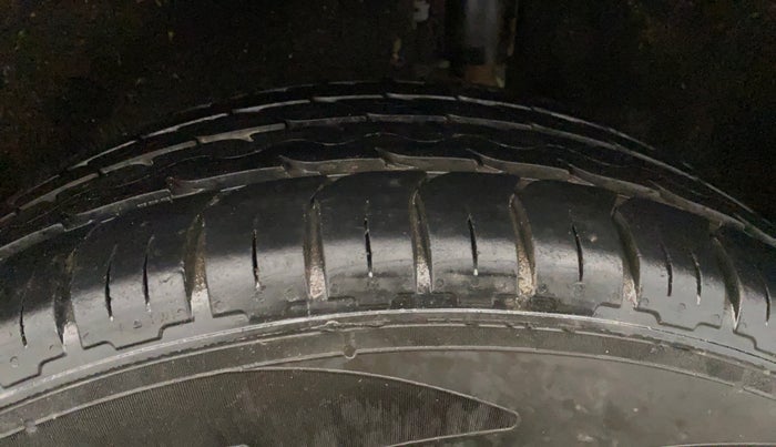 2020 Ford Ecosport AMBIENTE 1.5L DIESEL, Diesel, Manual, 1,38,291 km, Left Rear Tyre Tread