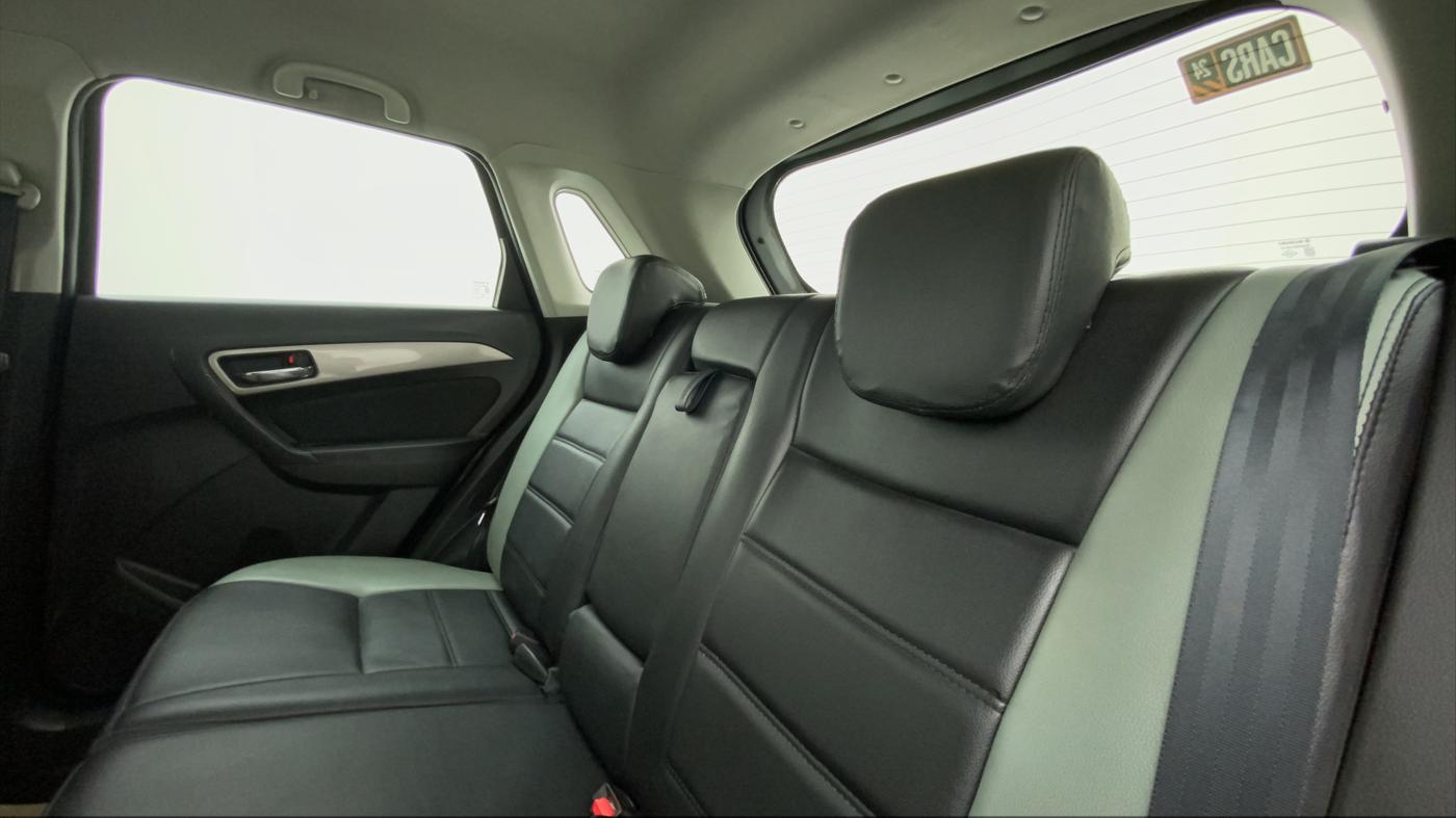 2016 Maruti Vitara Brezza ZDI, Diesel, Manual, 1,10,464 km, Right Side Rear Door Cabin