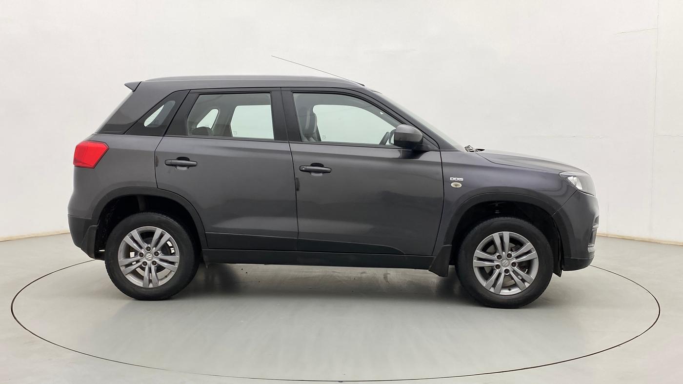 2016 Maruti Vitara Brezza ZDI, Diesel, Manual, 1,10,464 km, Right Side View
