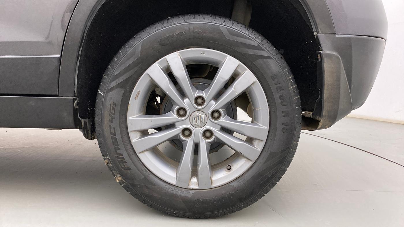 2016 Maruti Vitara Brezza ZDI, Diesel, Manual, 1,10,464 km, Left Rear Wheel
