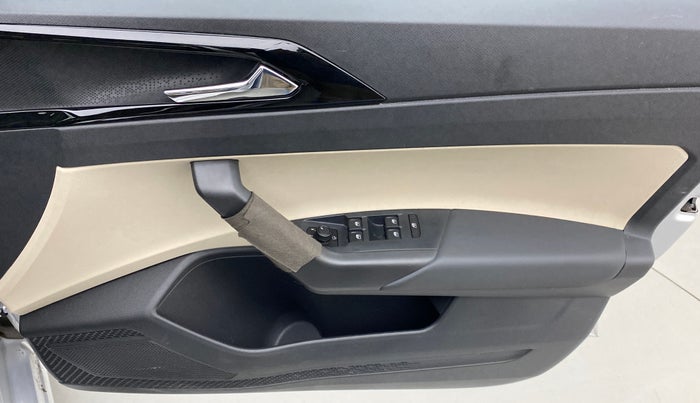 2022 Skoda SLAVIA STYLE 1.0 TSI AT, Petrol, Automatic, 2,986 km, Driver Side Door Panels Control