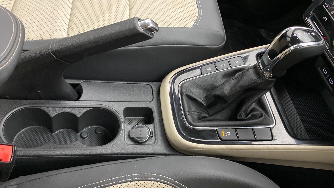 2022 Skoda SLAVIA STYLE 1.0 TSI AT, Petrol, Automatic, 2,986 km, Gear Lever