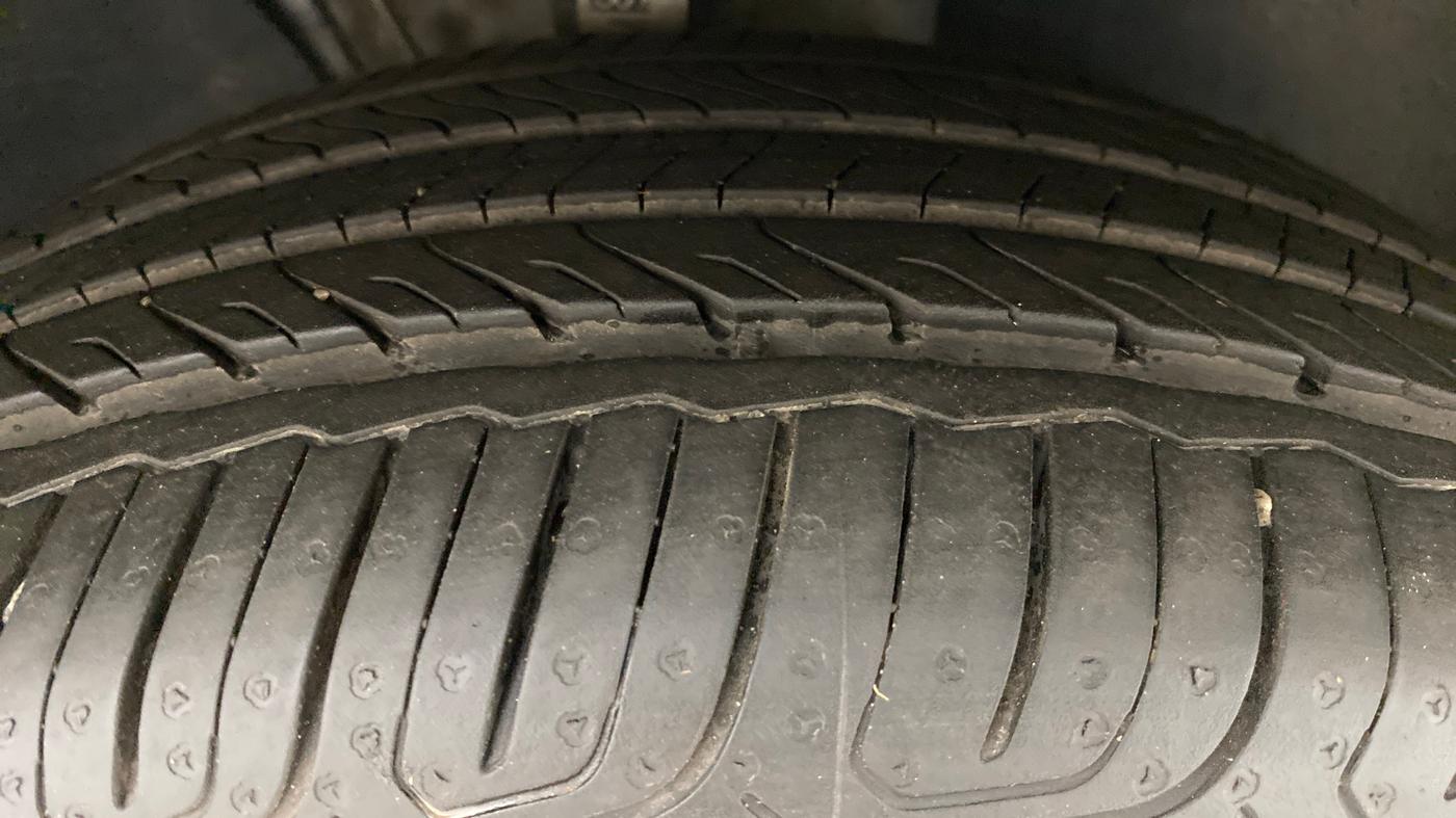 2022 Skoda SLAVIA STYLE 1.0 TSI AT, Petrol, Automatic, 2,986 km, Right Front Tyre Tread