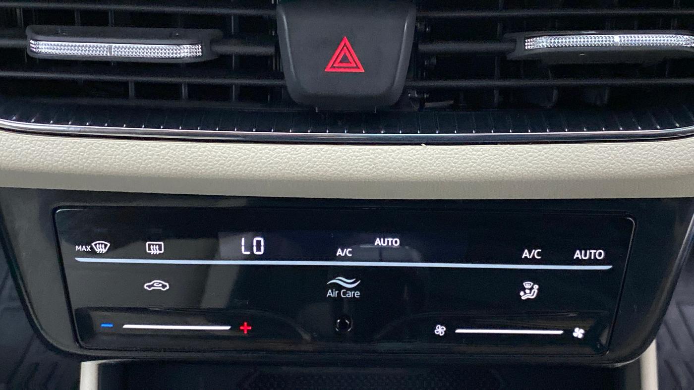 2022 Skoda SLAVIA STYLE 1.0 TSI AT, Petrol, Automatic, 2,986 km, Automatic Climate Control