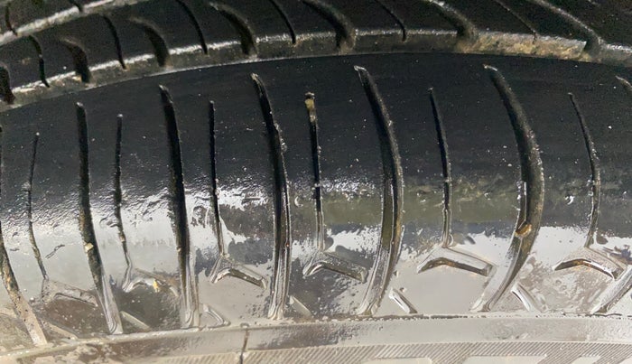 2015 Maruti Alto 800 LXI, Petrol, Manual, 54,666 km, Left Front Tyre Tread