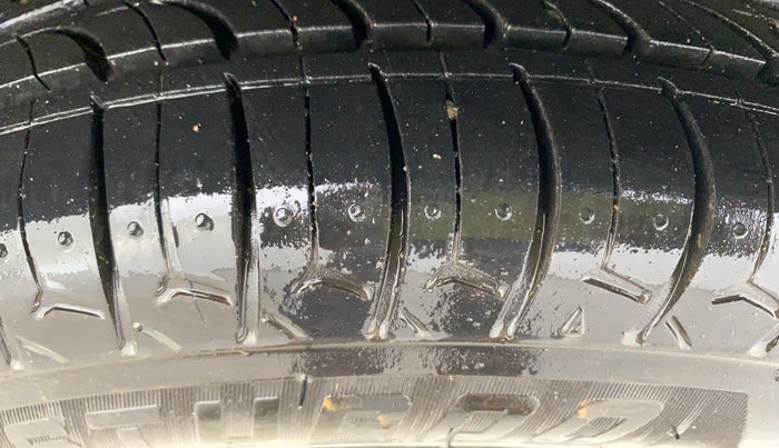 2015 Maruti Alto 800 LXI, Petrol, Manual, 54,666 km, Left Rear Tyre Tread