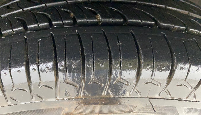 2015 Maruti Alto 800 LXI, Petrol, Manual, 54,666 km, Right Front Tyre Tread
