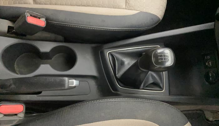 2017 Hyundai Elite i20 ASTA 1.2, Petrol, Manual, 1,08,528 km, Gear Lever