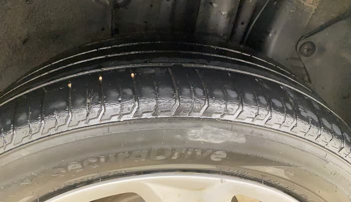 2017 Hyundai Elite i20 ASTA 1.2, Petrol, Manual, 1,08,528 km, Left Rear Tyre Tread