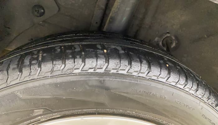 2017 Hyundai Elite i20 ASTA 1.2, Petrol, Manual, 1,08,528 km, Right Rear Tyre Tread
