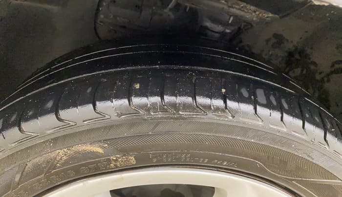 2017 Hyundai Elite i20 ASTA 1.2, Petrol, Manual, 1,08,528 km, Left Front Tyre Tread