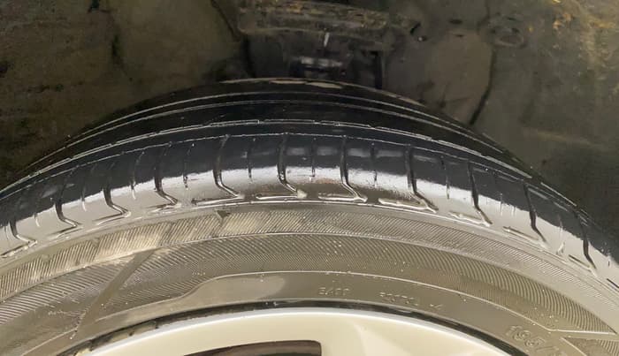 2017 Hyundai Elite i20 ASTA 1.2, Petrol, Manual, 1,08,528 km, Right Front Tyre Tread
