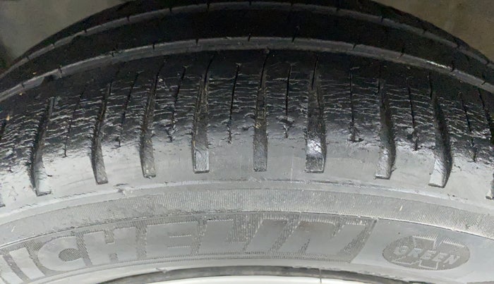2013 Honda Amaze 1.2 SMT I VTEC, Petrol, Manual, 92,611 km, Left Front Tyre Tread