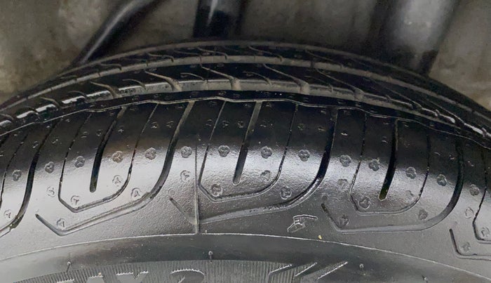 2017 Honda Brio VX AT, Petrol, Automatic, 32,522 km, Left Rear Tyre Tread