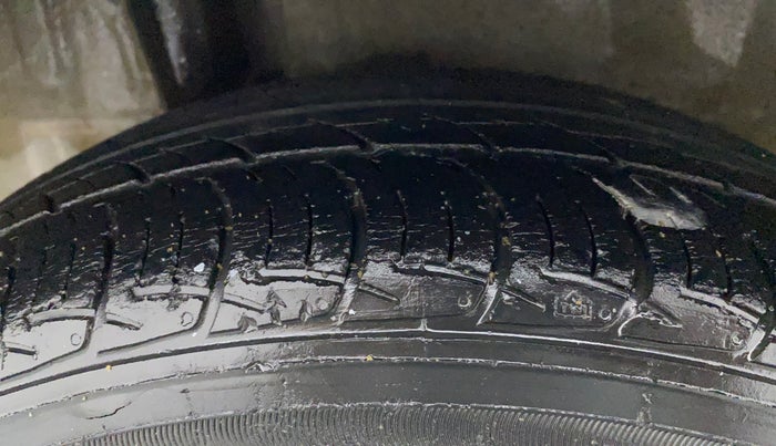 2017 Honda Brio VX AT, Petrol, Automatic, 32,522 km, Right Rear Tyre Tread