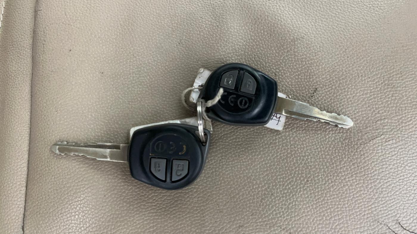2018 Maruti Dzire VXI AMT, Petrol, Automatic, 69,580 km, Key Close Up