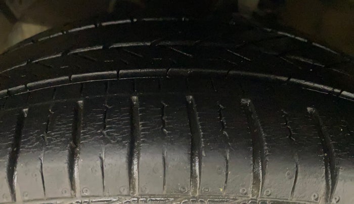 2019 Hyundai Grand i10 SPORTZ AT 1.2 KAPPA VTVT, Petrol, Automatic, 13,658 km, Left Front Tyre Tread