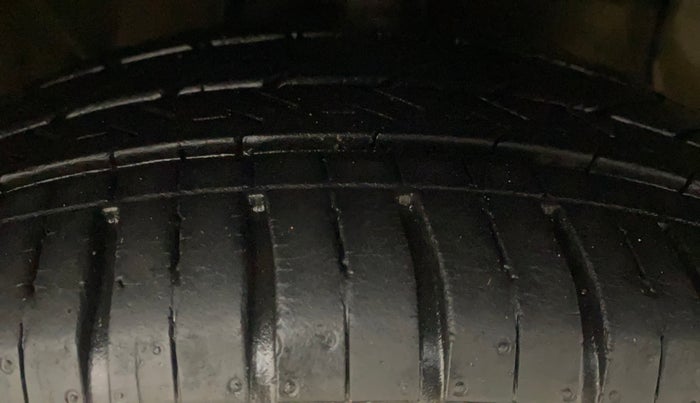 2019 Hyundai Grand i10 SPORTZ AT 1.2 KAPPA VTVT, Petrol, Automatic, 13,658 km, Right Front Tyre Tread