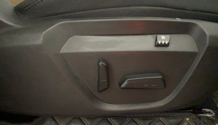 2022 Tata Harrier XZA PLUS 2.0L KAZIRANGA, Diesel, Automatic, 33,445 km, Driver Side Adjustment Panel