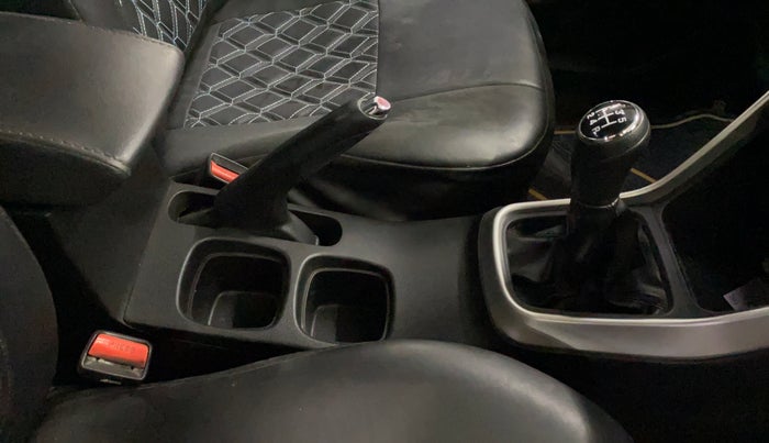 2017 Maruti S Cross ZETA 1.3, Diesel, Manual, 83,875 km, Gear Lever