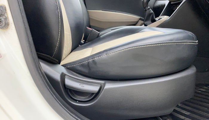 2018 Hyundai Grand i10 MAGNA 1.2 KAPPA VTVT, Petrol, Manual, 26,421 km, Driver Side Adjustment Panel