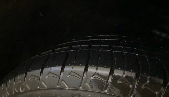 2016 Hyundai Elite i20 SPORTZ 1.2, Petrol, Manual, 41,027 km, Right Front Tyre Tread