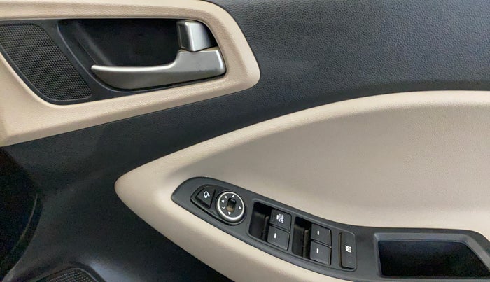 2016 Hyundai Elite i20 SPORTZ 1.2, Petrol, Manual, 41,027 km, Driver Side Door Panels Control