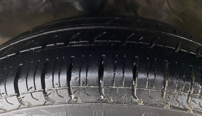 2016 Maruti Alto 800 LXI, Petrol, Manual, 69,243 km, Left Front Tyre Tread
