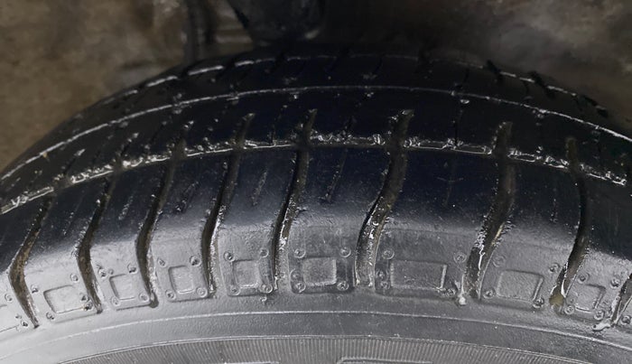 2016 Maruti Alto 800 LXI, Petrol, Manual, 69,243 km, Right Front Tyre Tread