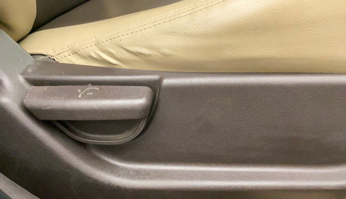 2011 Hyundai i20 SPORTZ (O) 1.2, Petrol, Manual, 50,046 km, Driver Side Adjustment Panel