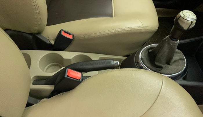 2011 Hyundai i20 SPORTZ (O) 1.2, Petrol, Manual, 50,046 km, Gear Lever