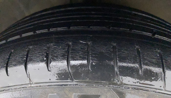 2011 Hyundai i20 SPORTZ (O) 1.2, Petrol, Manual, 50,046 km, Right Front Tyre Tread