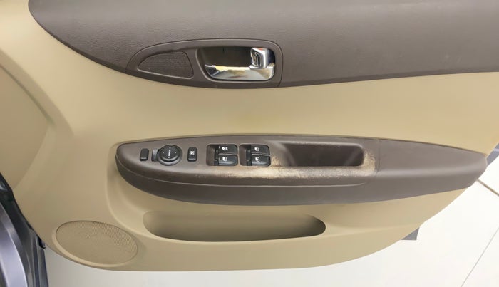 2011 Hyundai i20 SPORTZ (O) 1.2, Petrol, Manual, 50,046 km, Driver Side Door Panels Control