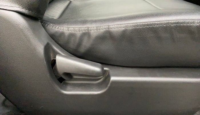 2016 Maruti Wagon R 1.0 VXI, Petrol, Manual, 55,768 km, Driver Side Adjustment Panel