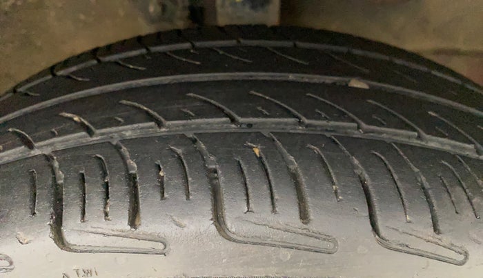 2016 Maruti Wagon R 1.0 VXI, Petrol, Manual, 55,768 km, Right Front Tyre Tread