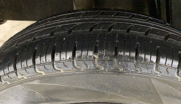 2017 Renault Kwid RXL 1.0, Petrol, Manual, 17,805 km, Right Rear Tyre Tread