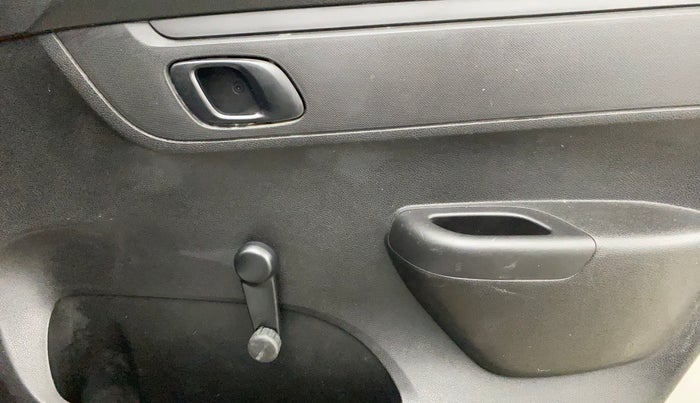 2017 Renault Kwid RXL 1.0, Petrol, Manual, 17,805 km, Driver Side Door Panels Control