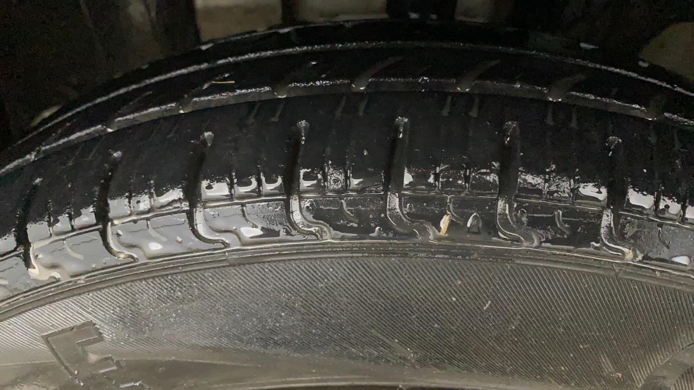 2017 Renault Kwid RXL 1.0, Petrol, Manual, 17,743 km, Left Front Tyre Tread