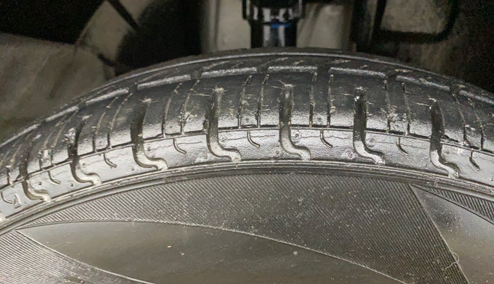 2017 Renault Kwid RXL 1.0, Petrol, Manual, 17,805 km, Right Front Tyre Tread