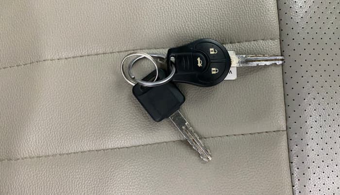 2014 Renault Scala RXL DIESEL, Diesel, Manual, 1,31,354 km, Key Close Up