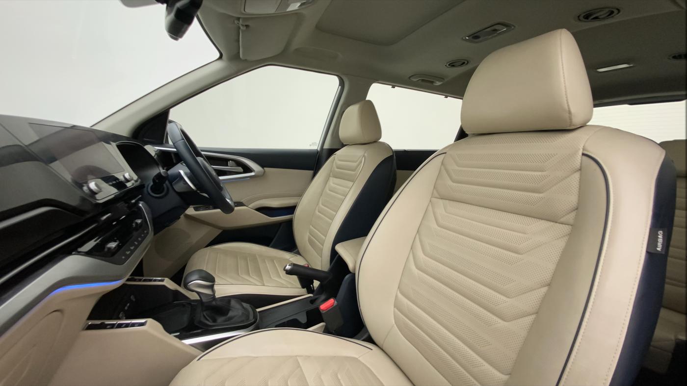 2022 KIA CARENS LUXURY PLUS 1.5 DIESEL AT 6 STR, Diesel, Automatic, 67,656 km, Right Side Front Door Cabin