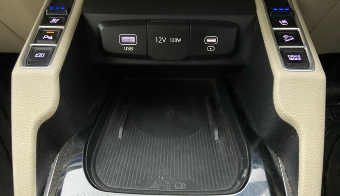 2022 KIA CARENS LUXURY PLUS 1.5 DIESEL AT 6 STR, Diesel, Automatic, 67,656 km, Wireless Charger