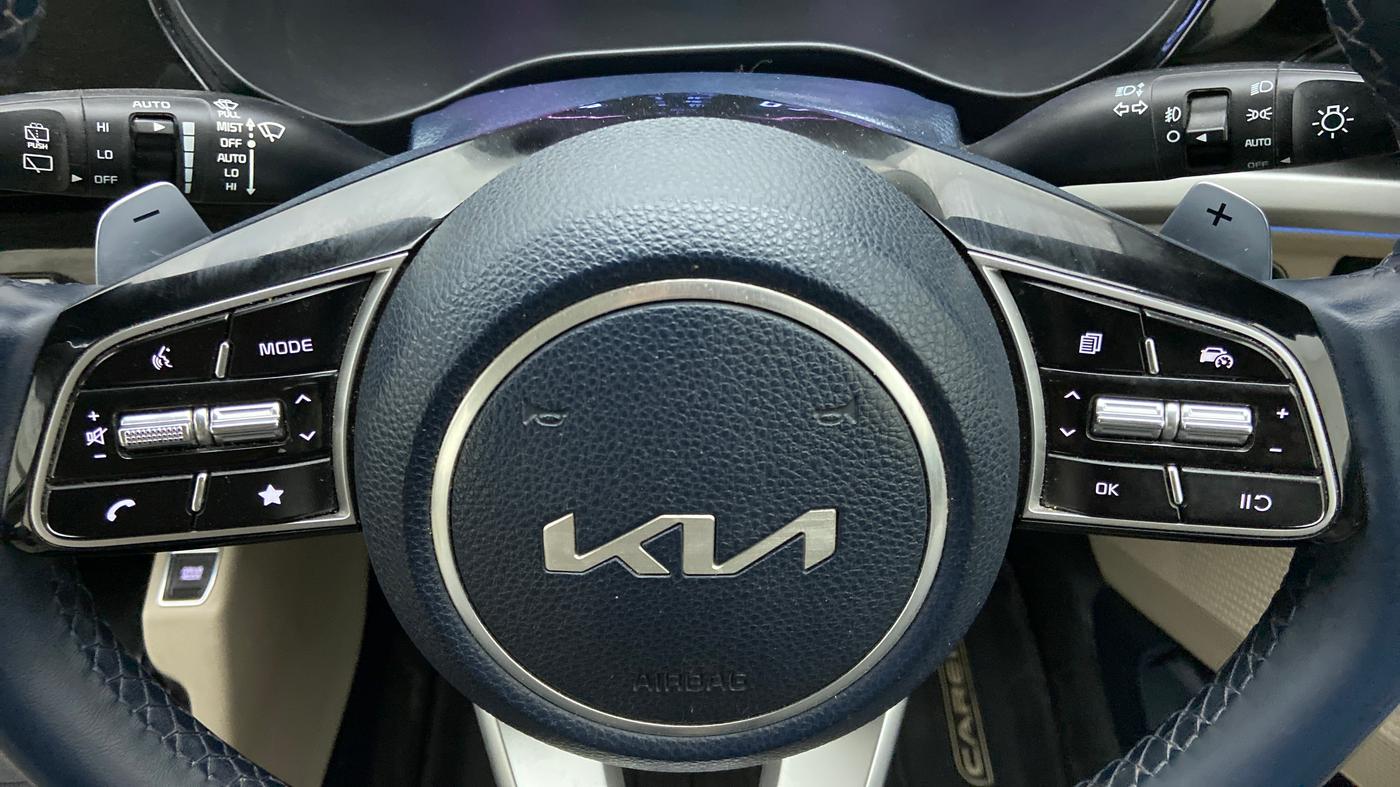 2022 KIA CARENS LUXURY PLUS 1.5 DIESEL AT 6 STR, Diesel, Automatic, 67,656 km, Paddle Shifters